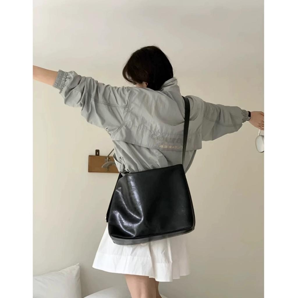 Oil Wax Leather Large-capacity Commuter Tote Bag New Women's Fashion Casual Lazy Wind Single Shoulder Messenger Bag Tide