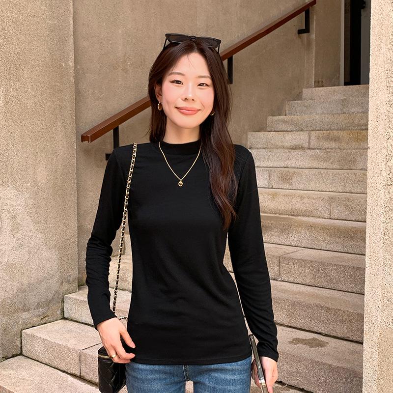 Women’s Slim Fit Brushed Fleece Lined Stand Collar T-Shirt with Long Sleeves for Spring, Autumn, and Winter.