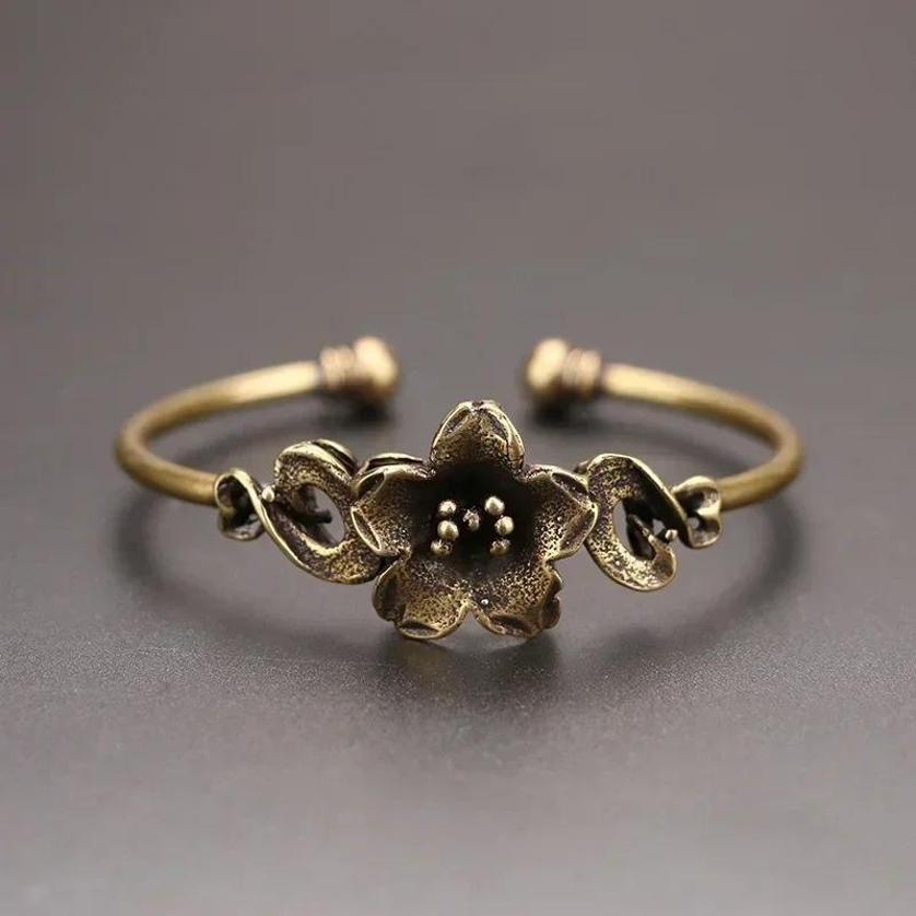 1 Pcs Creative Simple Gifts Retro Brass Flower Pattern Princess Bangle Classic Pure Copper Open Bracelet Ancient Wristband Gift