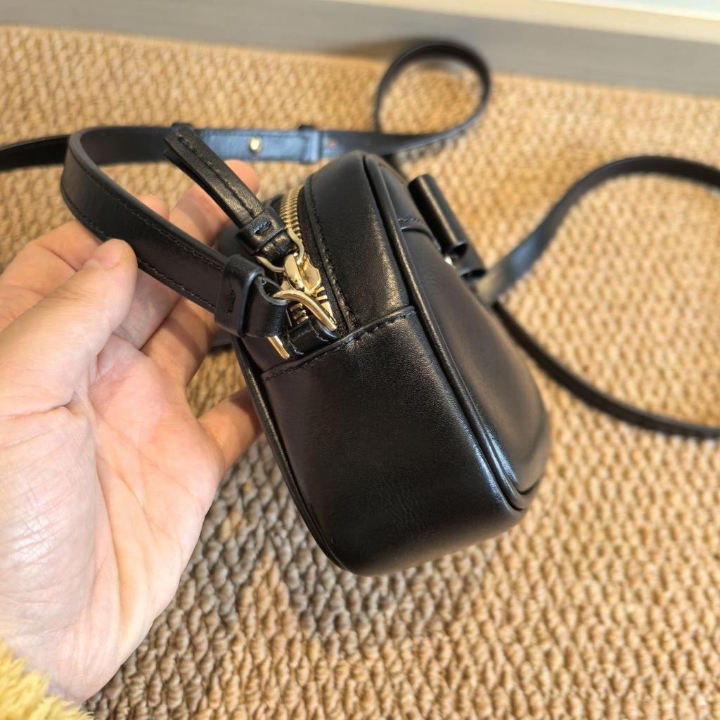 [Pre-Owned] Vara Black Leather Shoulder Bag Crossbody Bag Gold Hardware - Very Good #3F4J1D
