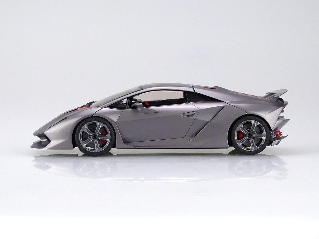 Aoshima Bunka Kyozaisha Super Car Series Lamborghini Sesto Element Plastic Model 1/24 No.21