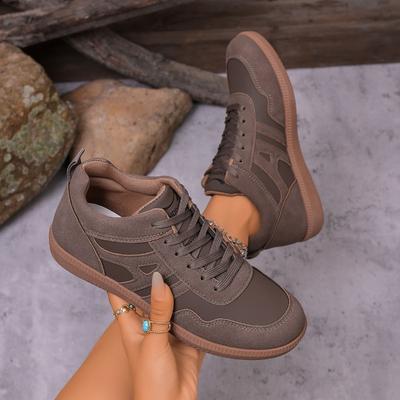 A New Style of Stylish and Versatile Casual Shoes with A Lace-up Flat Top
