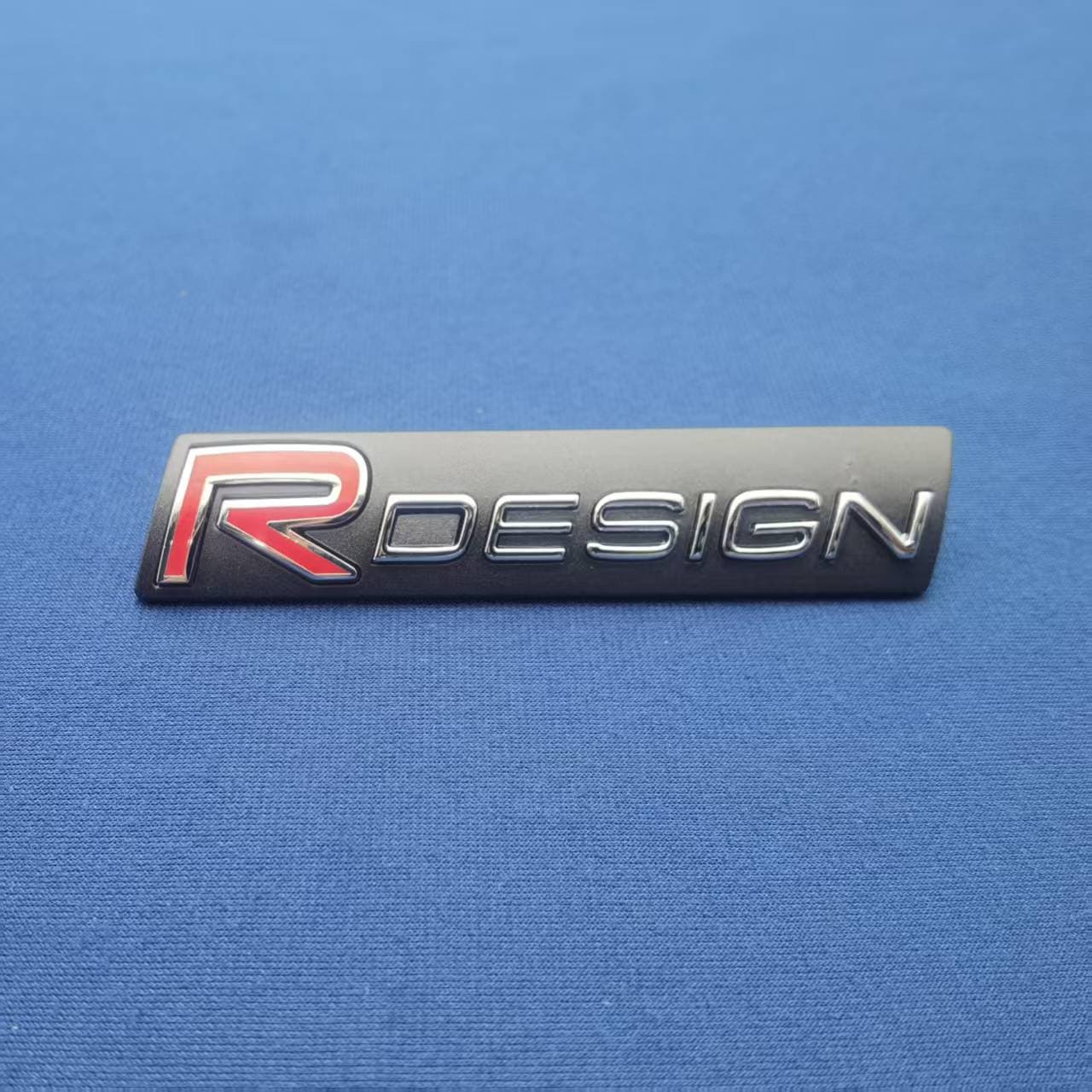 

1 шт. Значок на решетку радиатора автомобиля/Эмблема автомобиля Наклейка для 14-17 XC60 S60 S80 V60 V40 и т.д.. Горизонтальные решетки Badge Sticker красный