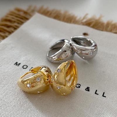 Boucles d'oreilles tendance minimalistes françaises cercle et étoile: Créoles en métal rétro haut de gamme