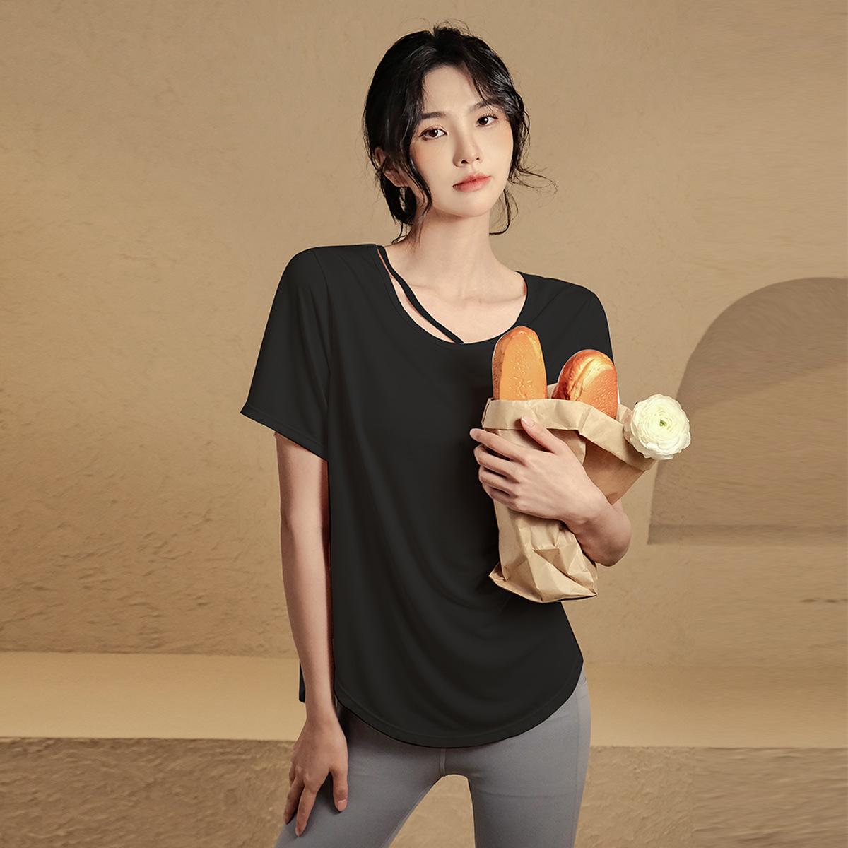 

Женская футболка для фитнеса больших размеров с коротким рукавом и быстрой сушкой: Слимминг, Дышащий, Свободный крой для йоги и бега L (for 116-130 lbs) чёрный