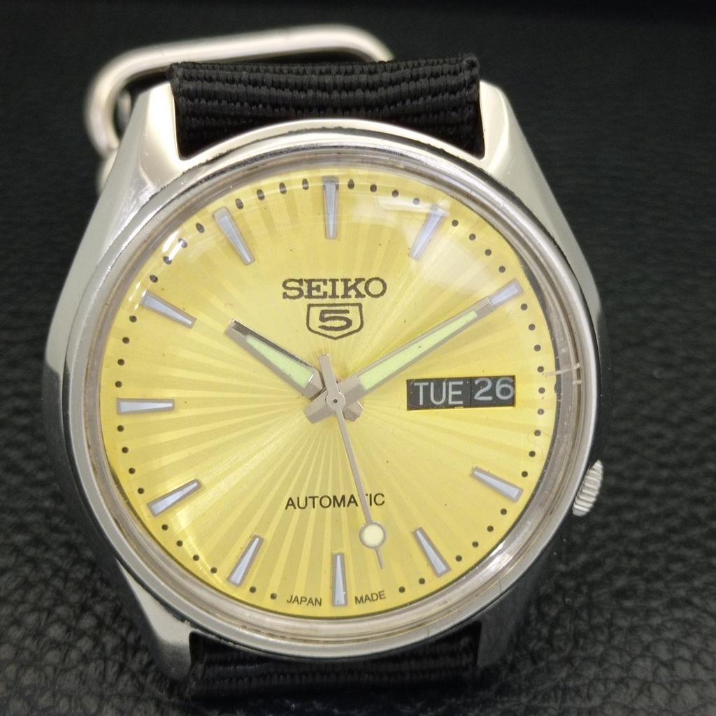 AUTOMATIC VINTAGE SEIKO 5 JAPAN 7S26A MENS GOLDEN COLOR DIAL WATCH A701383-5 R206a-a701383