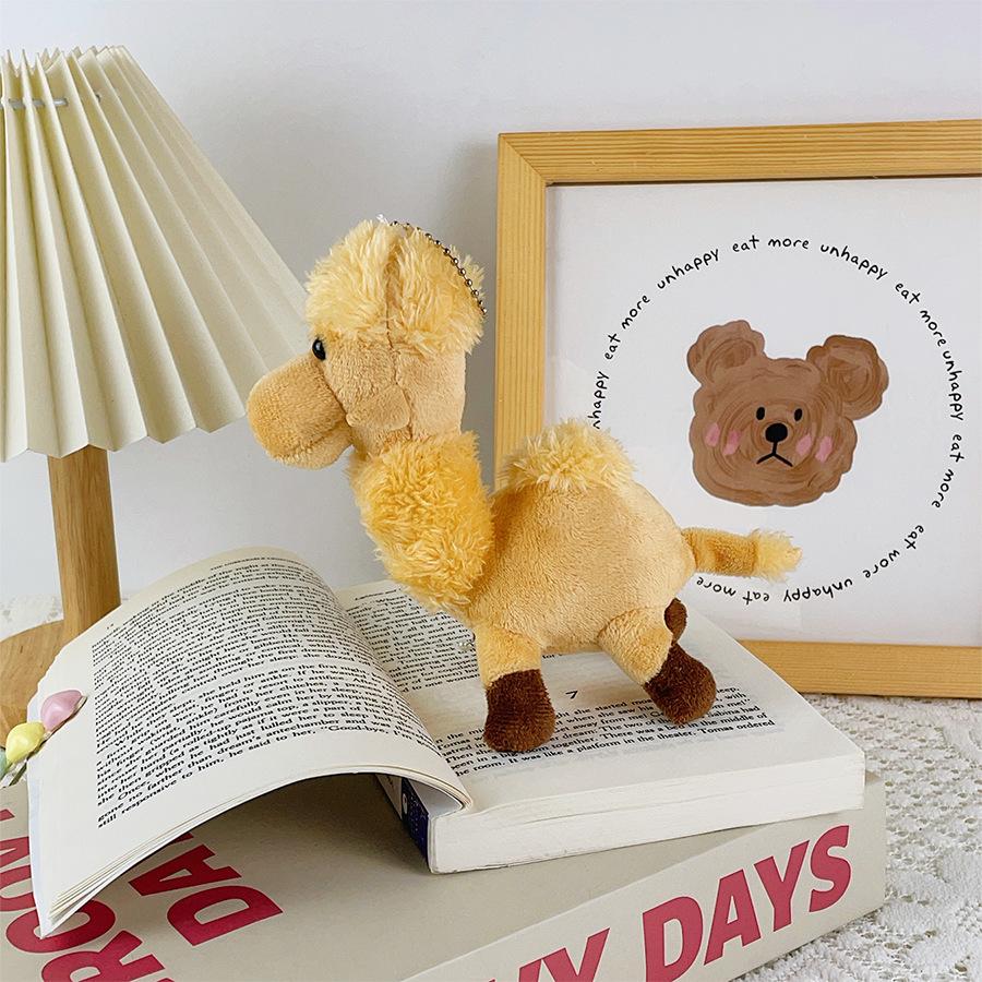 

Имитация куклы верблюда Плюшевые игрушки Подвеска для школьного ранца Кукла верблюда пустыни Дуньхуан Креативные подарки для путешествий Height approx. 15cm