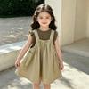 2-teiliges Sommer-Outfit für Mädchen: Rüschen-Ärmelloses T-Shirt und Khaki Latzkleid, Lässiges Baumwoll-Kleidungsset für Kinder