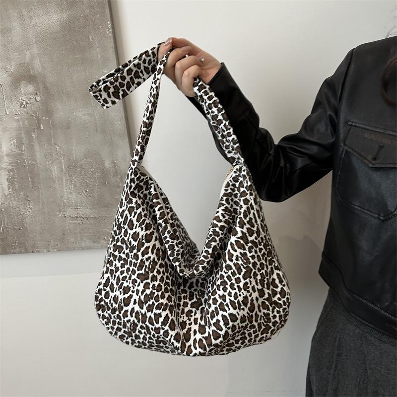 Large Capacity Popular Leopard Print Simple Fashion Tote Bag Women's Leisure New Summer Retro Personalized Messenger Bag