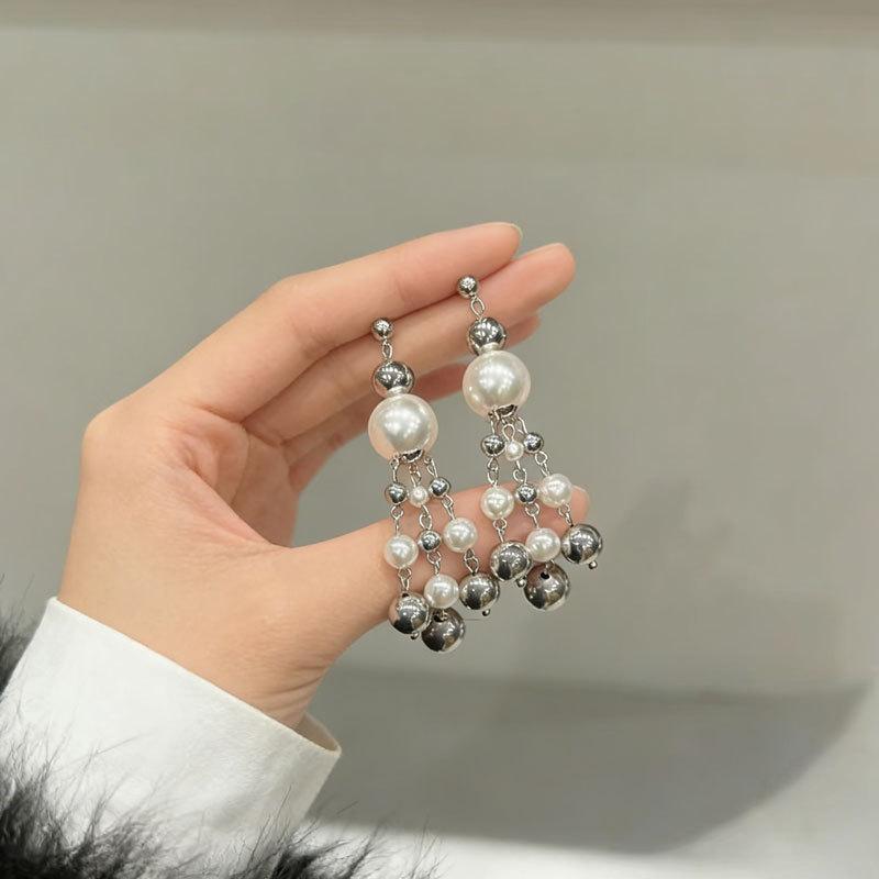 Cold wind personality design silver beaded fringed earrings women's niche temperament European and American fashion earrings earrings