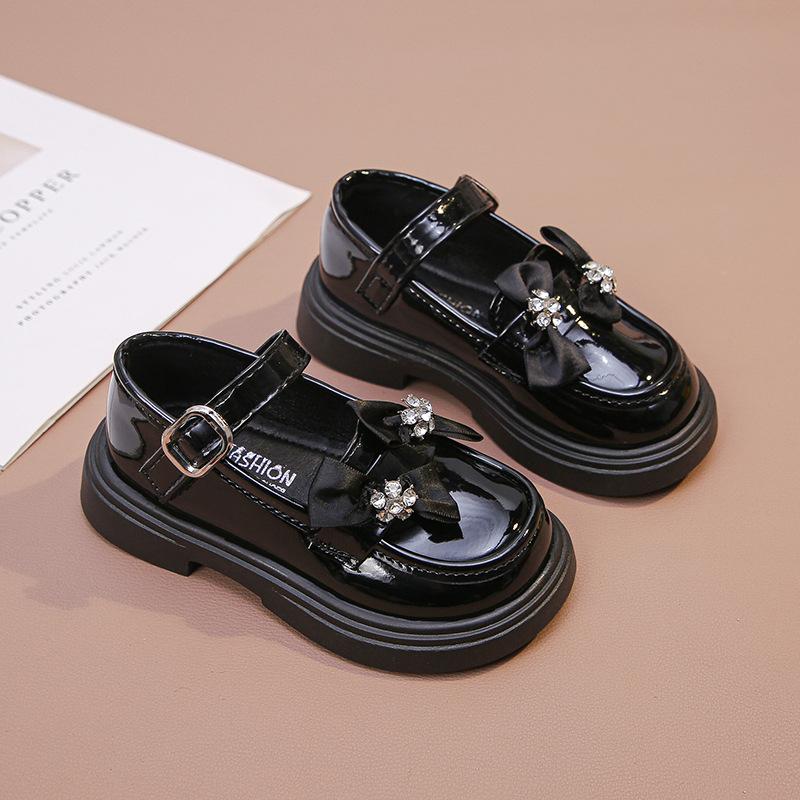 

Spring 2025 new classmate little girl temperament bright diamond princess shoes Korean version fashion bright leather girls single leather shoes 26-30 yards FCL shot 50 pairs чёрный