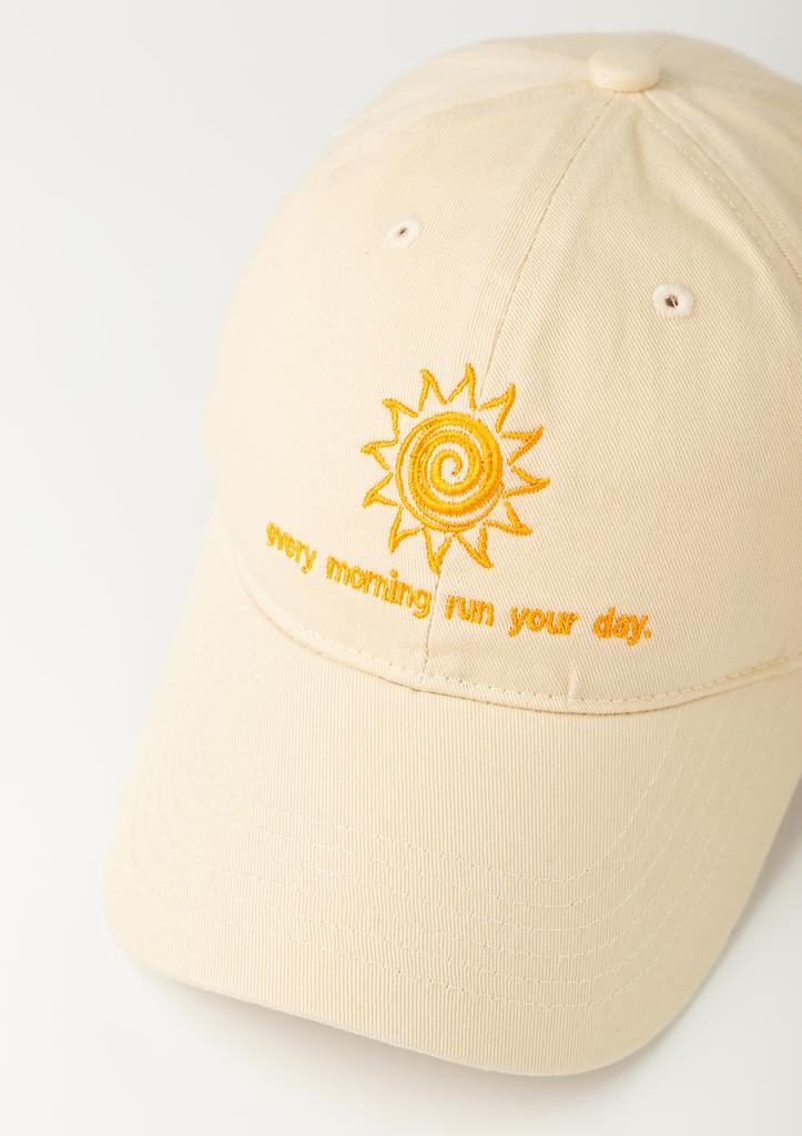 Moningkeopileonkeulleob Sun Logo Ball Cap Ivory