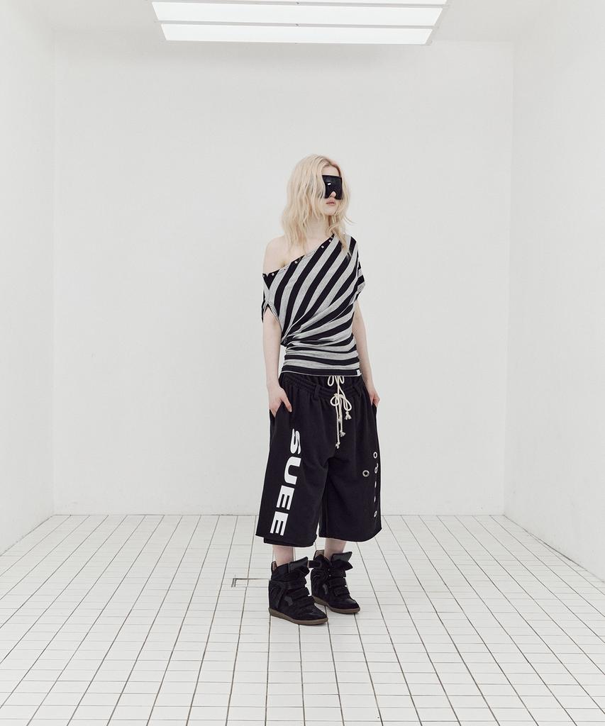 SETUP-EXE Stripe Eyelet Drape Top / Black