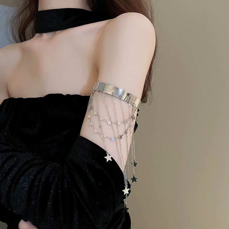 Trendy European & American Exaggerated Metal Hollow Armlet: Niche High-End Women's Jewelry