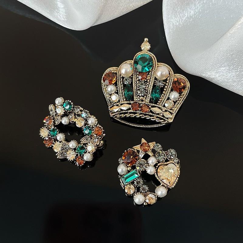 

3 pcs/set Men Vintage Style Crown Brooch Badges