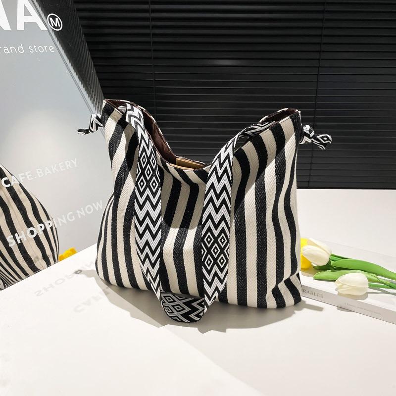 Canvas Bag Women's Large-capacity New Summer Leisure Shoulder Shopping Bag Striped Class Tote Bag