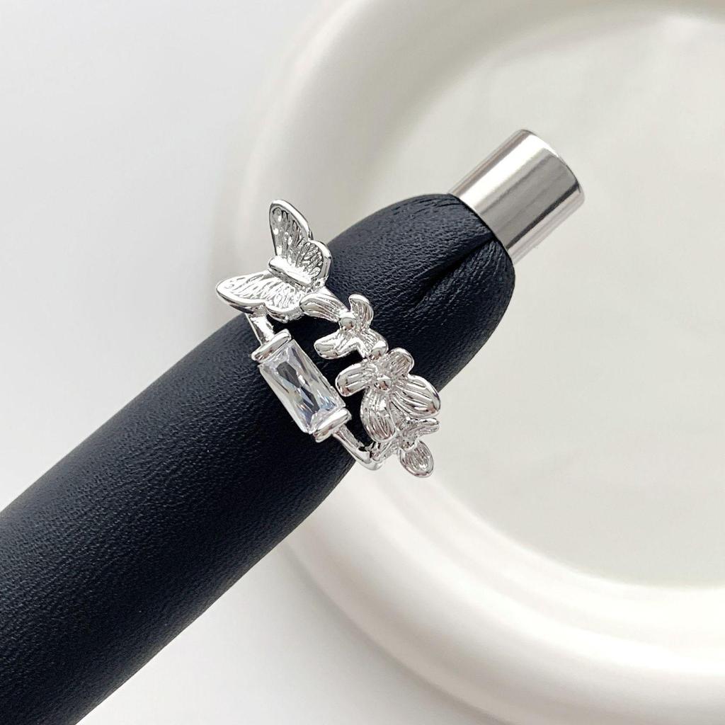 Elegant 3D Butterfly Ring for Women - Fashionable, Versatile, Geometric, and Shiny Openable Index Finger Accessory.