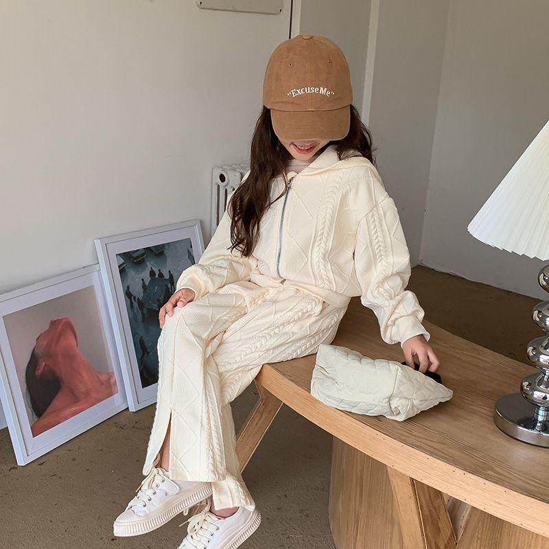 Korean Autumn Outfit Set: Girls' 2025 Hooded Jacket & Flare Pants – Trendy Two-Piece for Medium To Older Children.