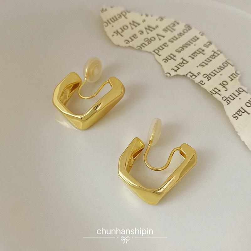 

Geometric U-shaped glossy mosquito coil disc, ear clips, no ear piercings, fashion trend, simple temperament, stud earrings, women s earrings batch