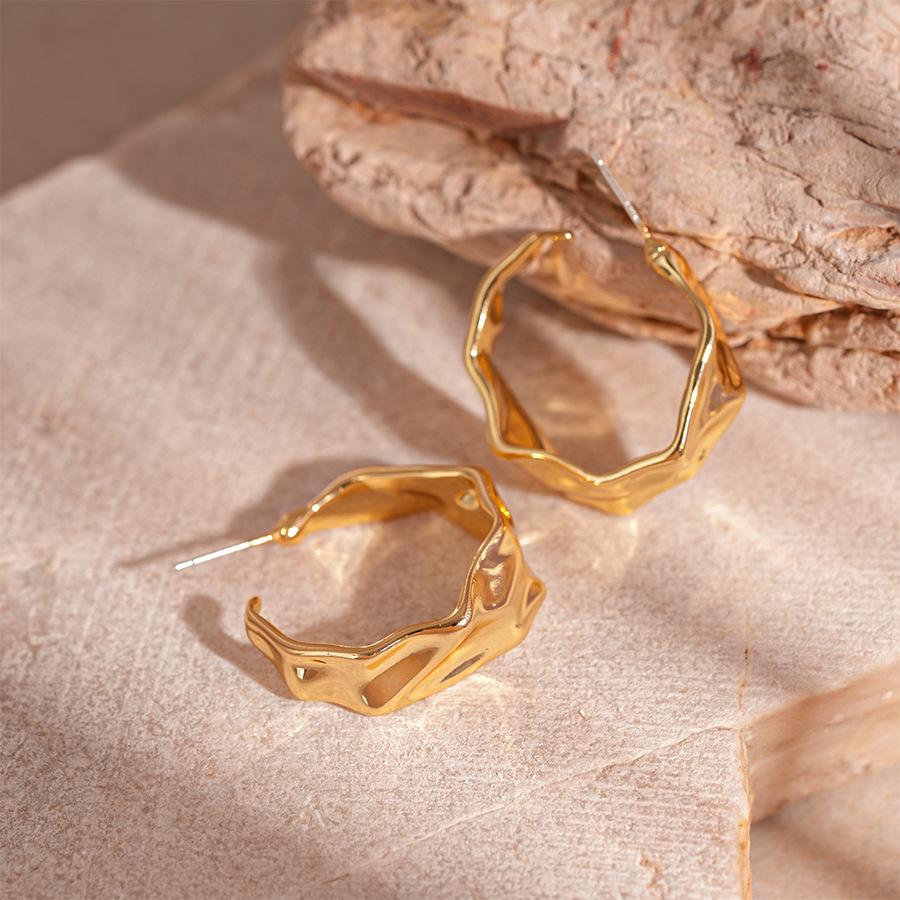 

Simple pleated twisted C-circle silver needle stud earrings niche premium earrings