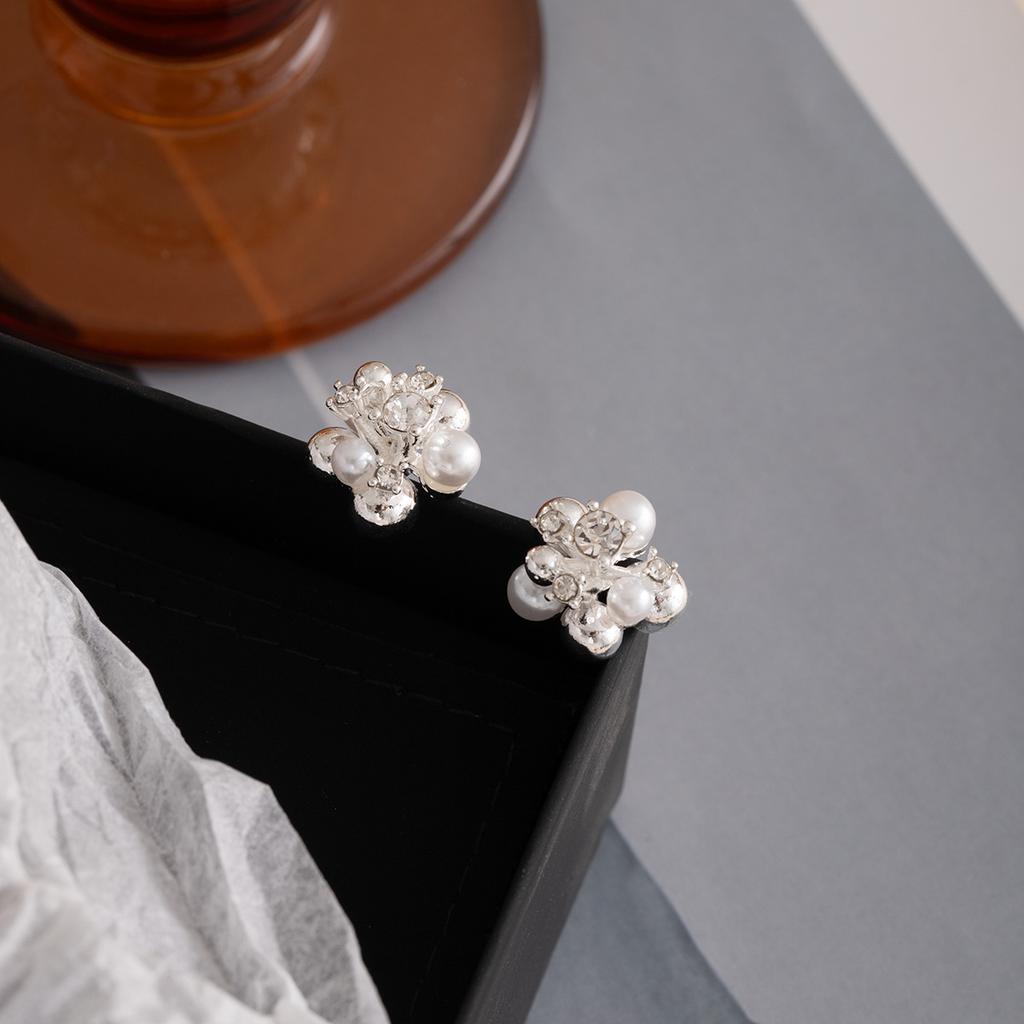 French High-End Simple Pearl Flower Ball Stud Earrings Women'S Light Luxury Elegant Gentle Earrings Niche Temperament Earrings