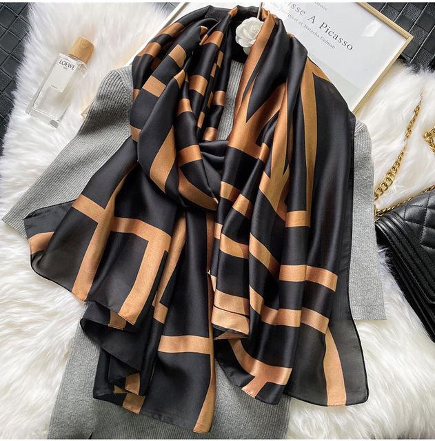 Luxury Brand Autumn and Winter Women New Style Fashion Color Matching Print Silk Scarf Lady Popular Headcloth Beach Shawl