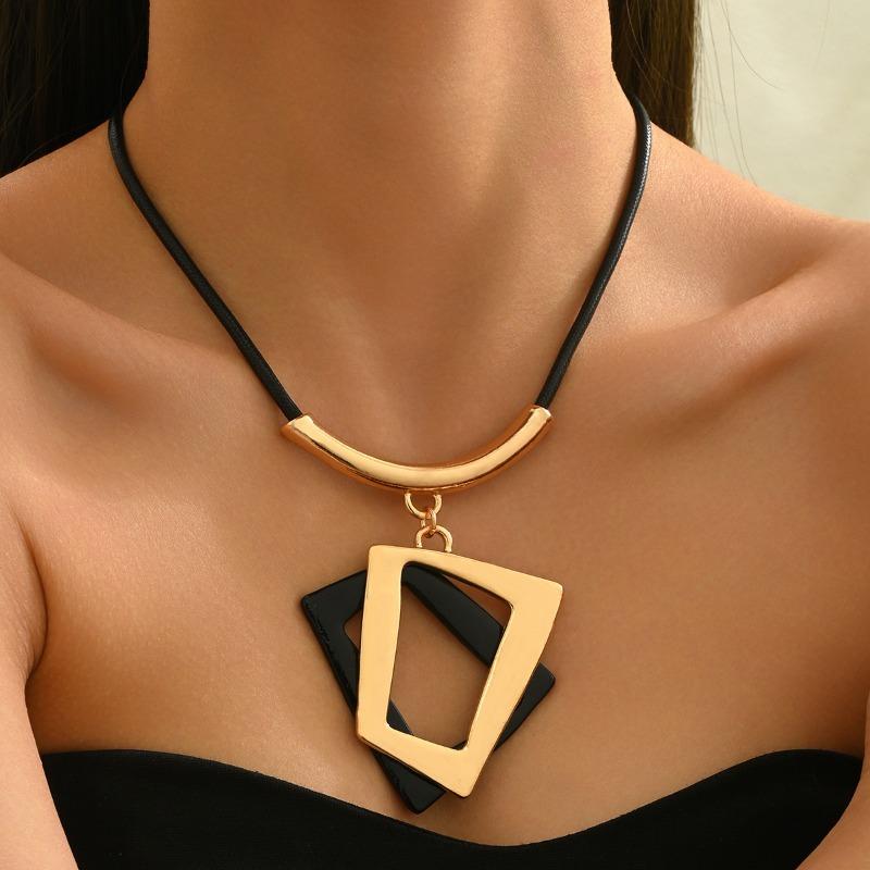 1PC Metal Wind Ladies Pendant Necklace Vintage Bohemian, Geometric Irregular Hollow Polygon, Black + Golden Color Matching Black Rope Elbow