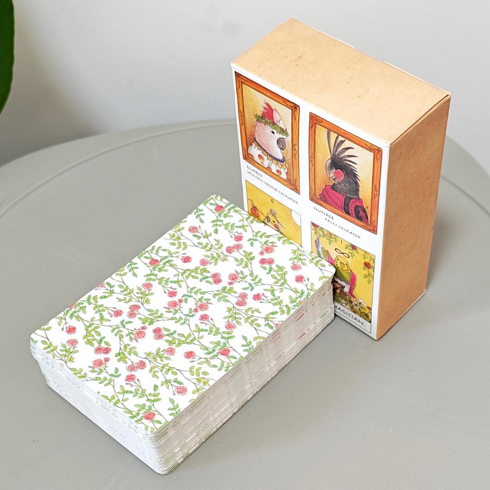 Skurriles Vogel-Tarot Deck 80 handgezeichnete Papageien-Tarotkarten Einzigartiges Geschenk für Vogelliebhaber 350 g/m² Doppelgeprägter Karton 10x6,5cm