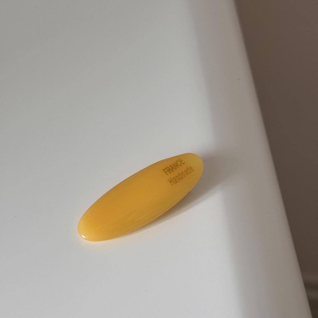 Gold Label Acetate Oval Hair Clip - New Bangs and Side Clip Accessory