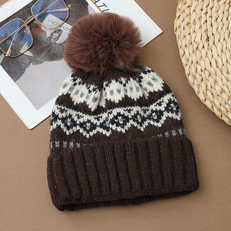 Fashion Maple Leaf Jacquard Warm Cap Women's Winter Plush Thick Cycling Sleeve Ear Protector Knitted Wool Cap