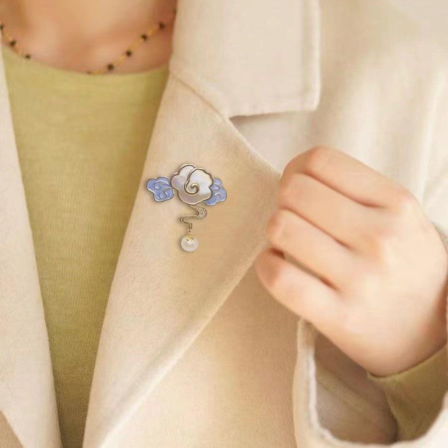 New National Style Auspicious Cloud Fritillary Brooch Femininity Pearl Corsage Light Luxury Niche Design Pin Suit Accessories