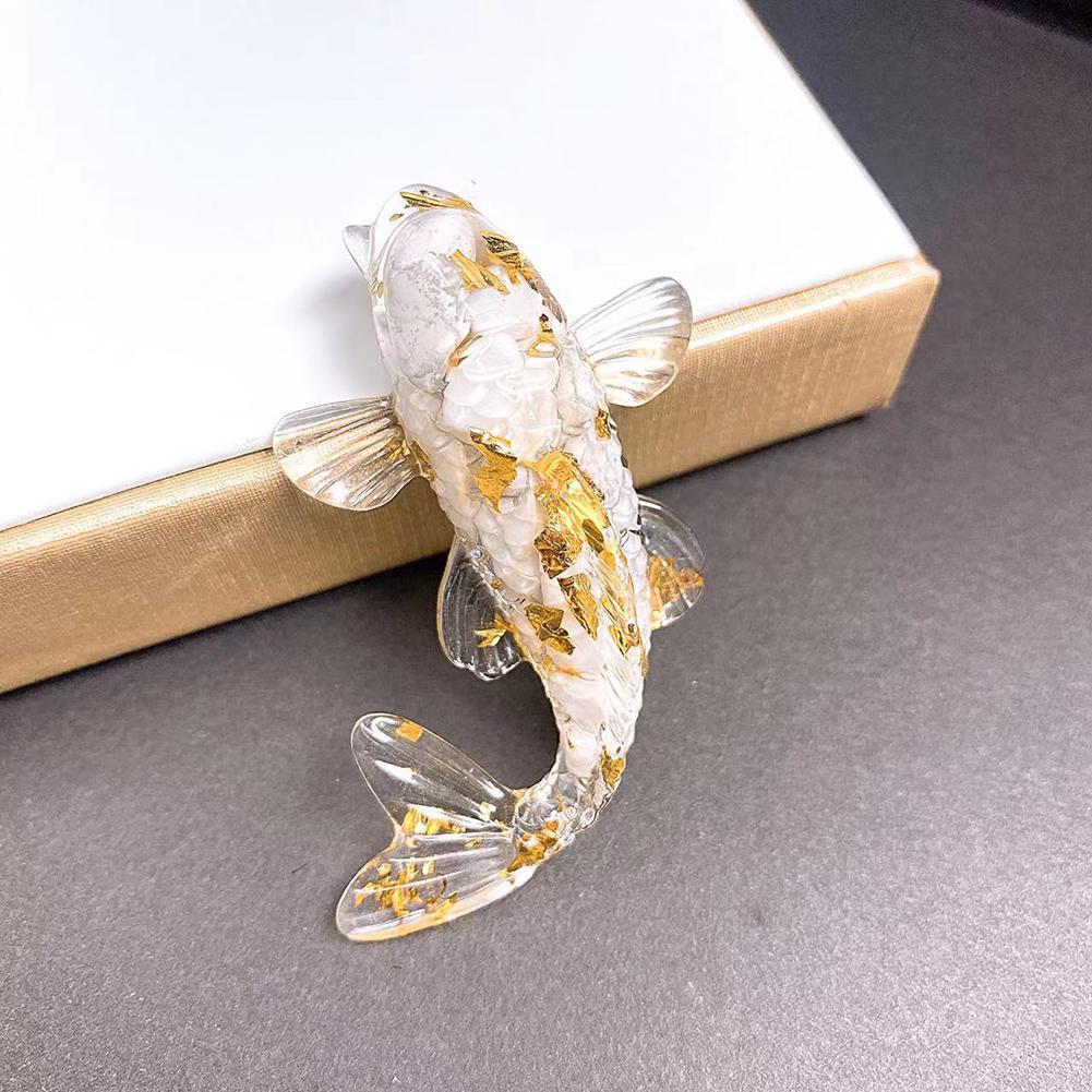 Kreatives künstliches Koi-Fisch-Ornament für Schreibtisch, Auto, Heimdekoration Hergestellt aus Natur für Kristall-Opfer Schöner Glanz und Stil