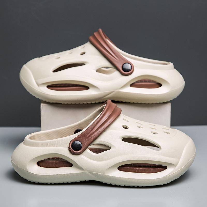 New Fashion Hollow-out Breathable Slippers Summer Beach Shoes Slippers for Men Outdoor/Indoor Sandals