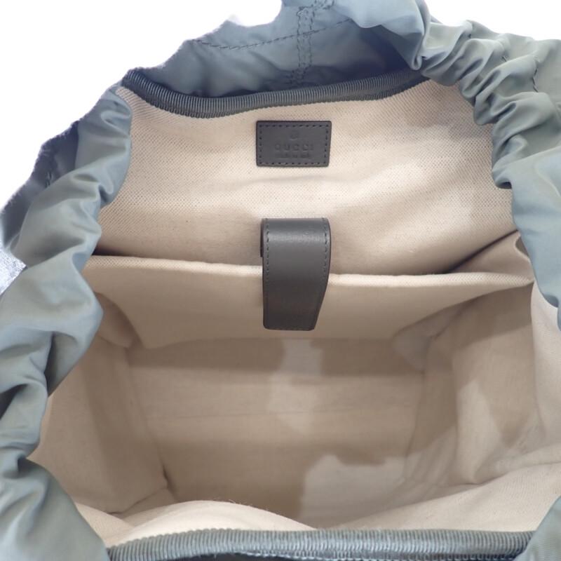 Gucci 598140_FABHU_8863 Backpack Â· Daypack Gray/black GG Supreme Canvas Mens