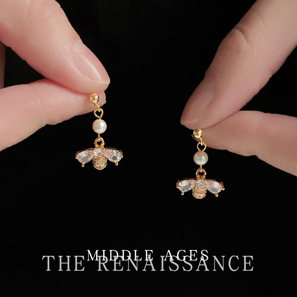 Серьги-гвоздики с цирконом в виде пчелы креативные нишевые серьги персонализированные модные серьги