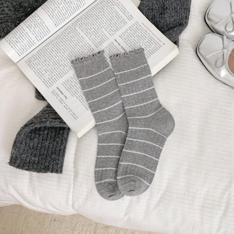 

Female Spring and Summer Thin New Variety of College Style Breathable Mesh Stripe In The Tube Cotton Socks 1 pair сірий колір