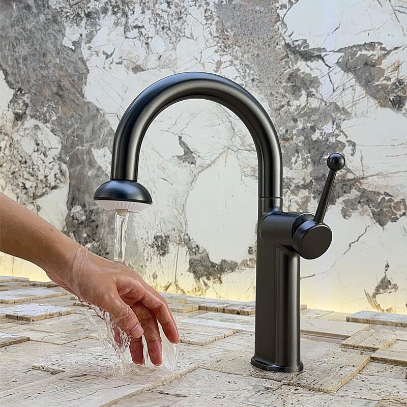 Yi Pan Hot & Cold Wall-Mounted Faucet