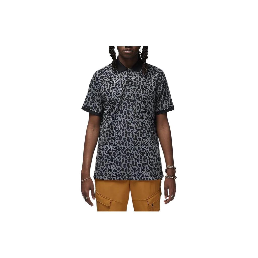 Jordan Pánská polokošile s krátkým rukávem Dri-FIT Sport s celoplošným potiskem, šedý kouřový FN5853-084
