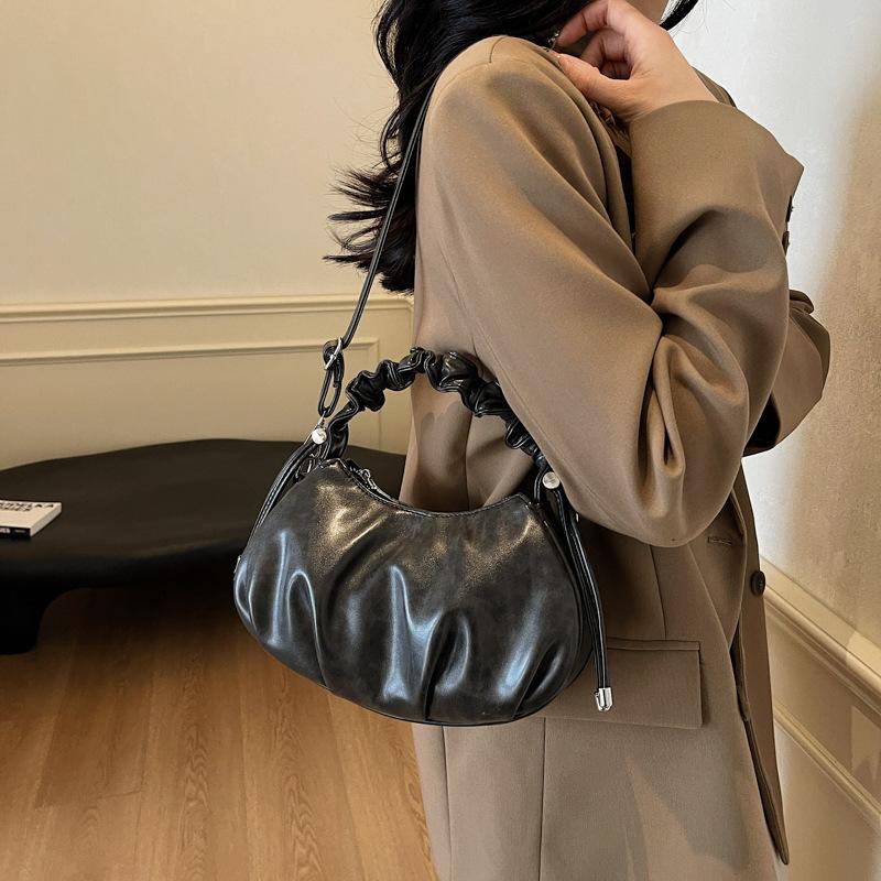 Fashion pleated messenger bag women's 2025 new niche high-end handbag simple shoulder underarm women's bag
