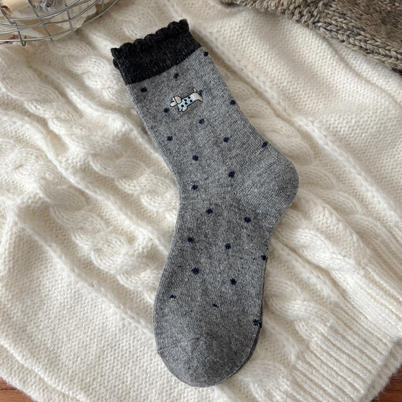 Autumn and winter thickened warm embroidered puppy wool socks female Korean lace contrasting color medium tube socks