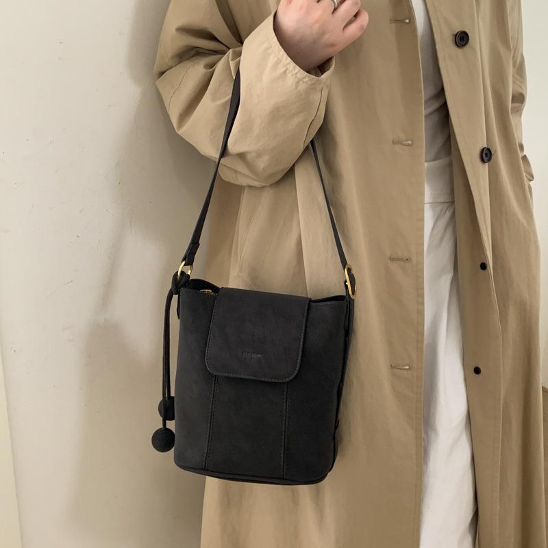 

New Retro Texture Simple and Versatile Shoulder Bag Women Vintage Pumpkin Bucket Bag Soft Leather Crossbody Tote Storage Bags чёрный