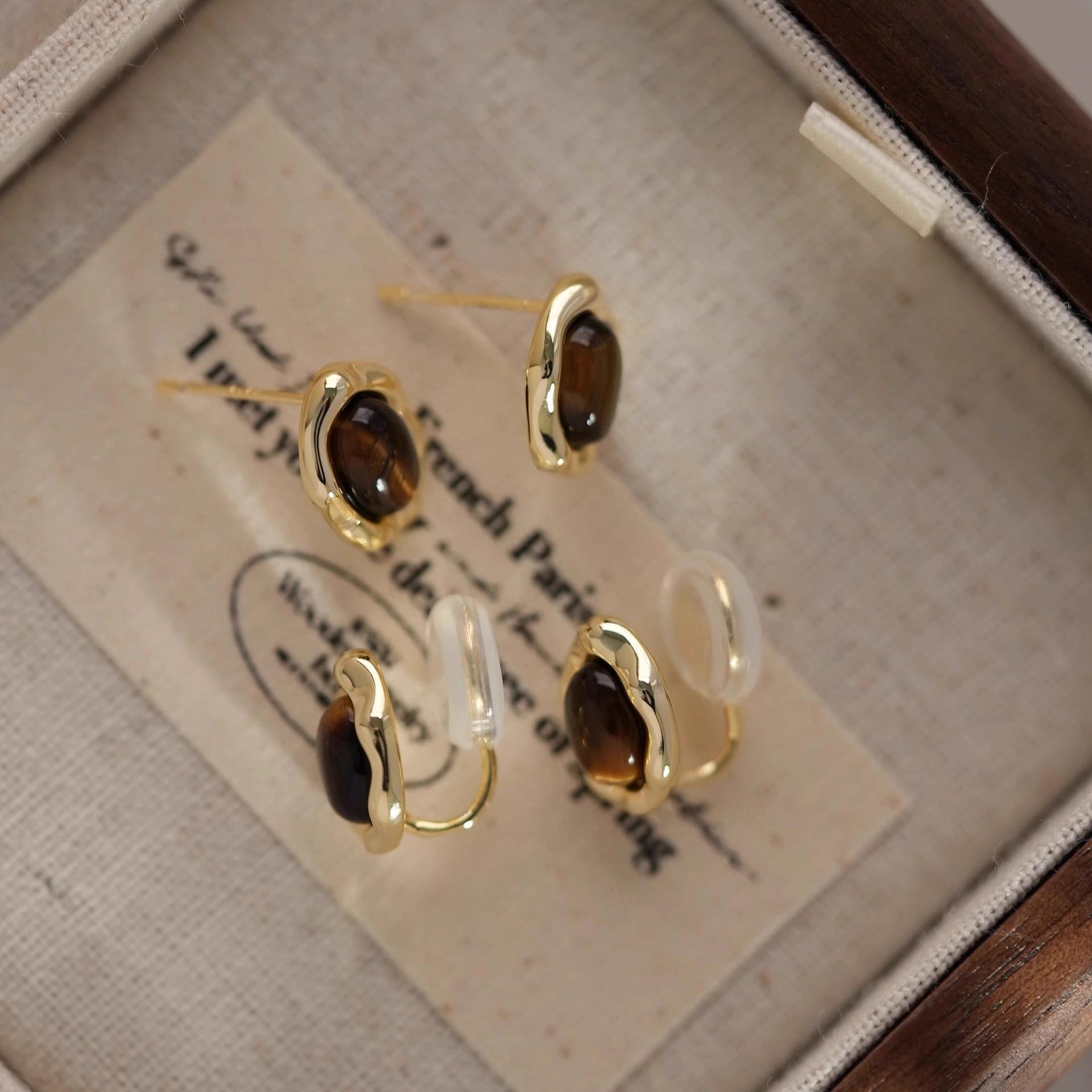 

Vintage Light Luxury Earrings for Women - Niche Design, Pierced & Screw-On Options, Clearance