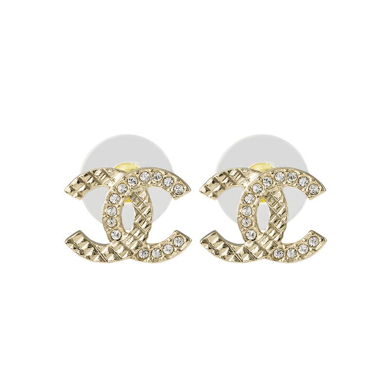 Chanel Klassische Doppel-C-Logo-Karomuster-Strassstein-Metallnieten-Ohrstecker Damen Gold