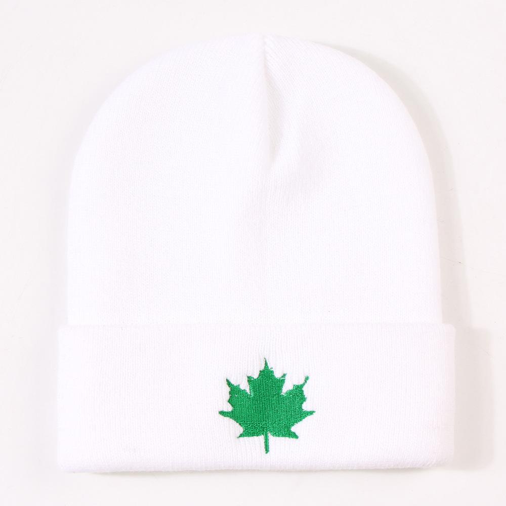 Sweet Style Hat Maple Leaf Embroidery Mens Womens Warm Hatscaps Knitted