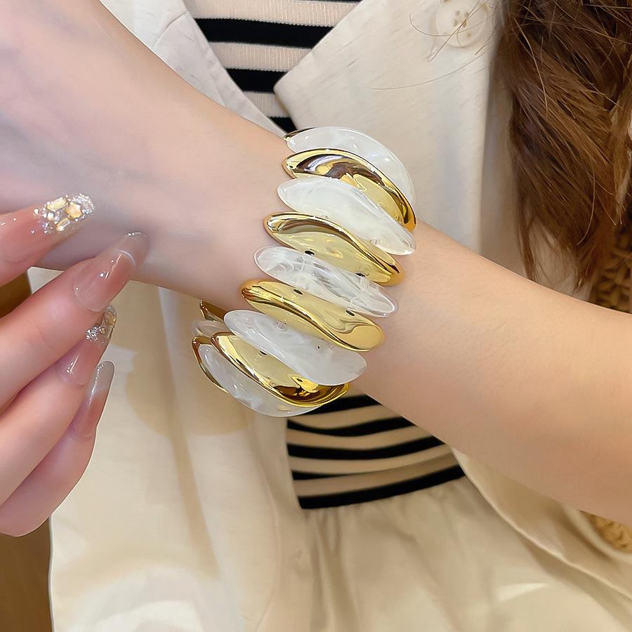 Acrylic Oval Ombre Patchwork Bracelet: Light Luxury, Sweet Temperament, Fashion Jewelry.