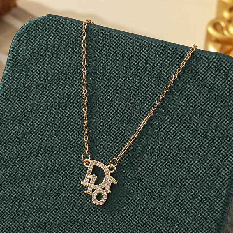 Four Leaf Clover Pendant Necklace For Women Fashionable Zircon Crystal Adjustable Chain Delicate And Versatile Jewelry