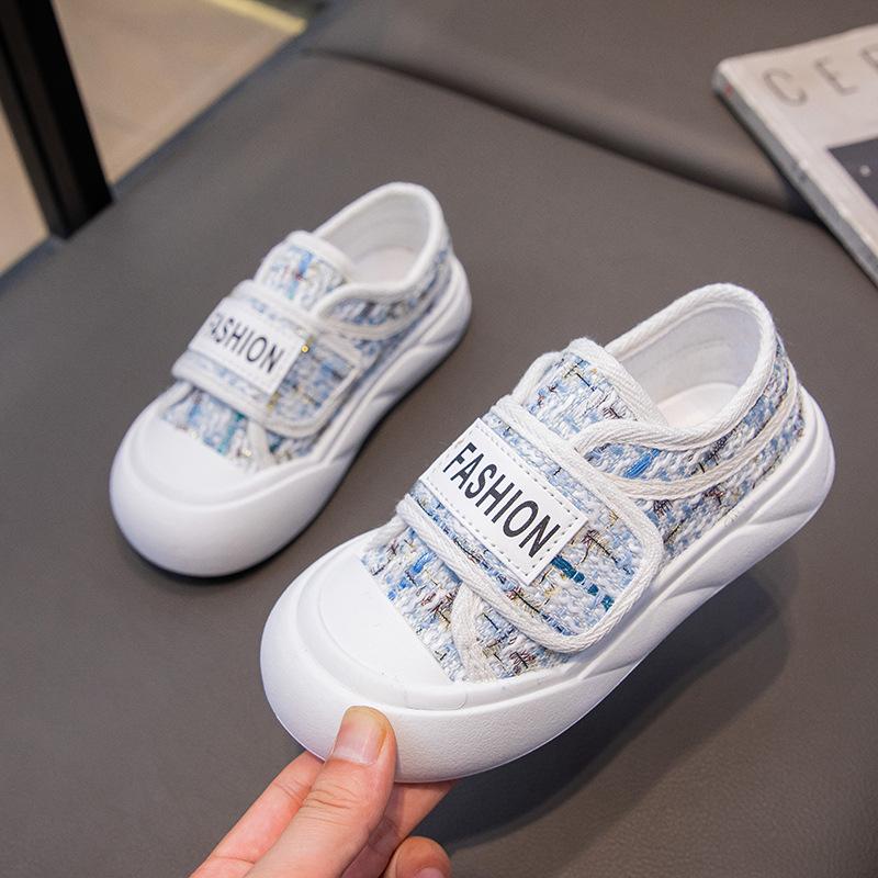 

The factory recommends girls foreign-style canvas shoes, new fashionable flat bottoms, middle-aged and older children s leisure Velcro classmates 37 yards inner length 22.5CM синий