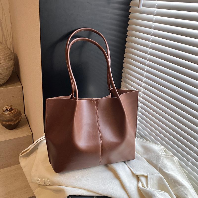 Premium Tote Bag Women's Large Capacity New Winter Popular Retro Versatile Shoulder Bag Commuter Bag