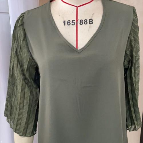 The New Women's Wear Is Fashionable and Elegant. It Is A Solid Color Shirt with Patchwork Sleeves for Ladies