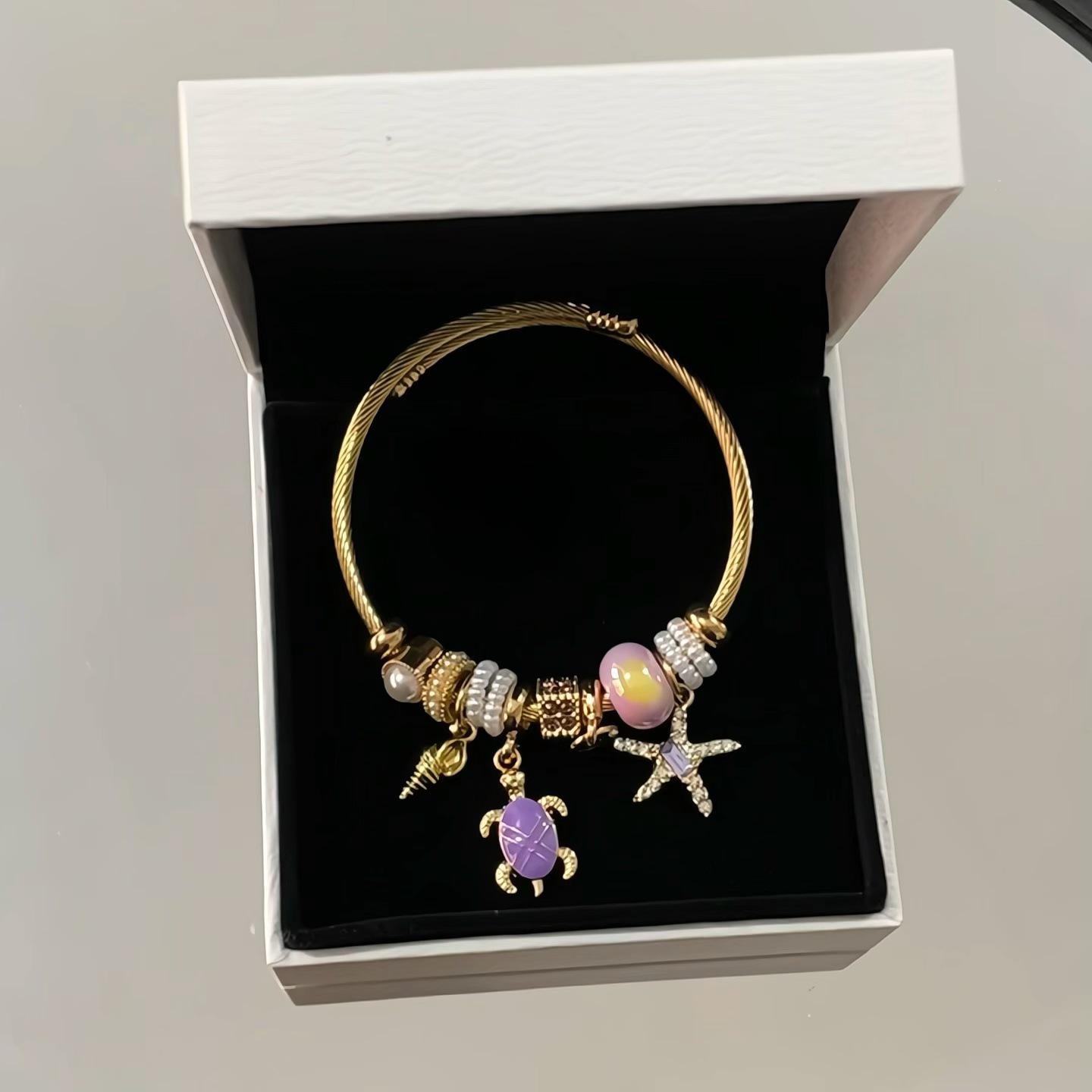 Pandora Dora Strandurlaub Strass-Seestern & Schildkröte Anhänger Verstellbares Edelstahl Armreif Armband violett